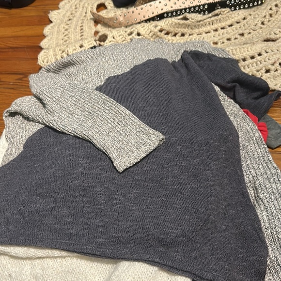 3/4 Link Sleeves, Asymmetrical Bottom Very Soft, Two Color Gray - Picture 3 of 4